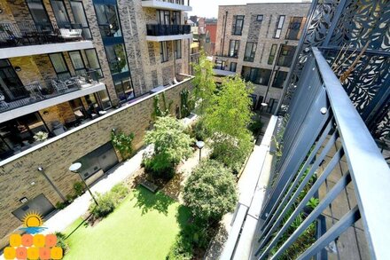 Bright Amelia Lodge - 2 bed 1 Bath Superfast Wifi & Netflix in Heart of London