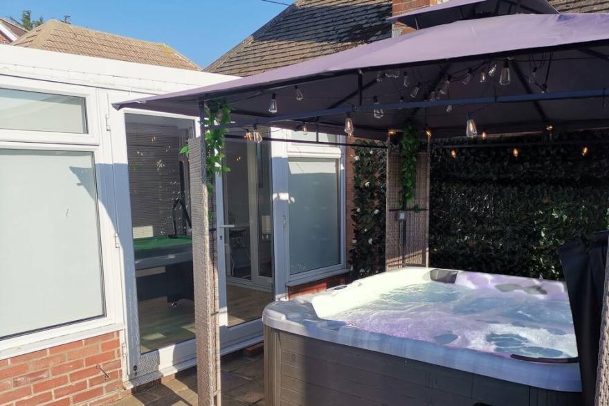 Charming 4-Bed Cottage In Hayling Island - Hot Tub