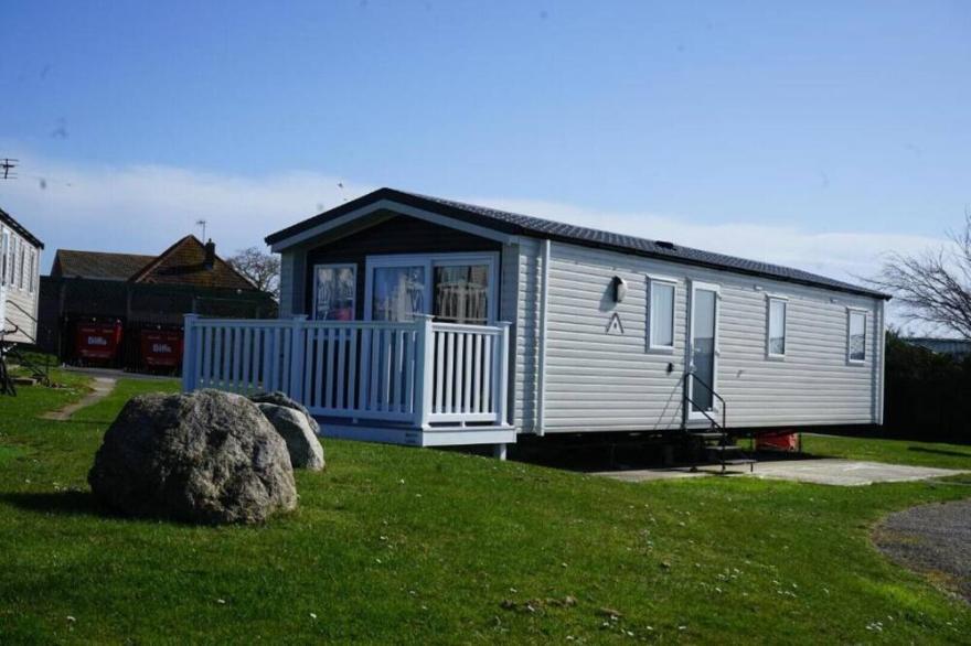 8 Birth Seaview Apartment in Combe Haven Holiday Park