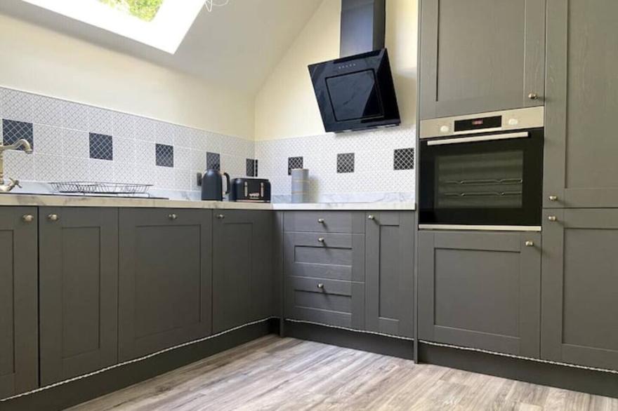Fabulous 2 Bedroom House Just Outside Edinburgh