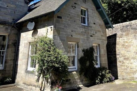 Fabulous 2 Bedroom House Just Outside Edinburgh