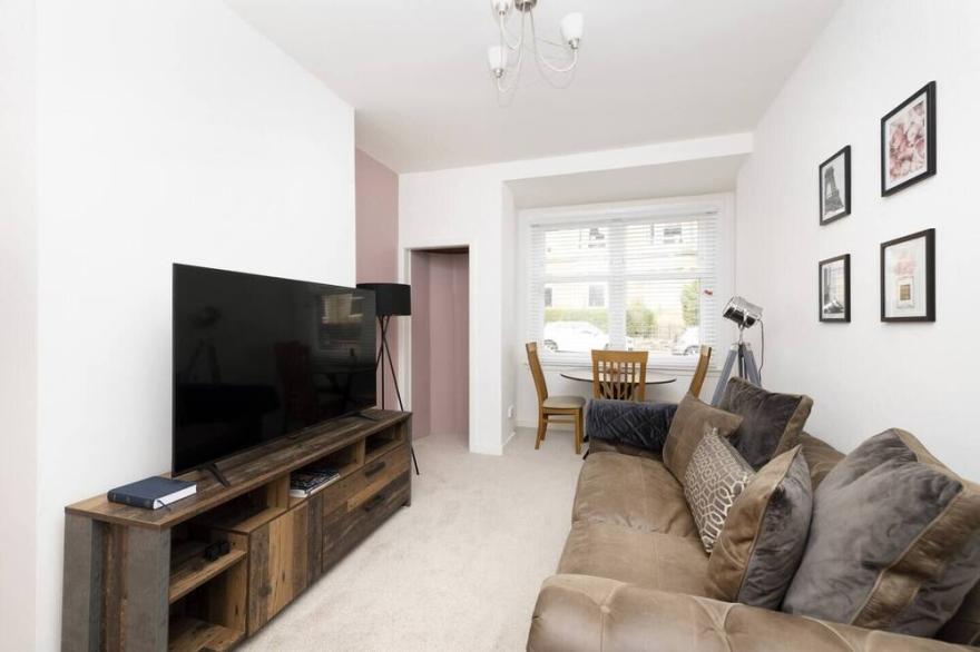 Beautiful 2 Bed, Modern Apt in Glasgow East End