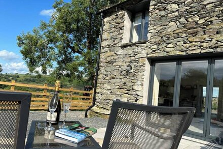 MEADOW SYKE BYRE, pet friendly, with hot tub in Bampton, Cumbria