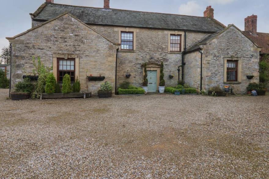 THE OLD HALL, Luxury Holiday Cottage, With Open Fire In East Ayton