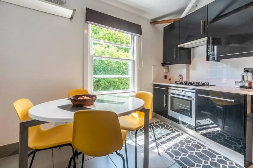 Pass the Keys | Stylish Apartment In The Heart Of Richmond