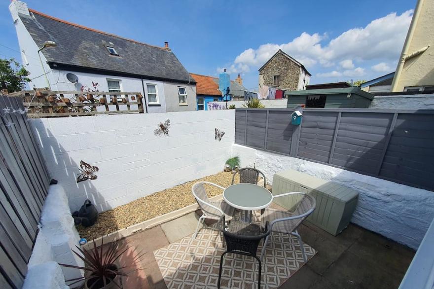 CURLI COTTAGE, pet friendly, character holiday cottage in Northam