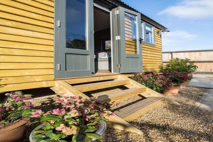 Pass the Keys | Whitstable Shepherds Hut minutes from the Harbour