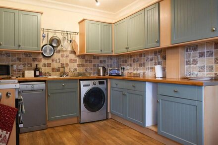 Pass the Keys | Cosy 2 Bed Cottage hidden in the heart of Southsea