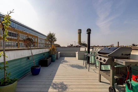 Pass the Keys | Stylish 2 bed flat with a roof terrace in Chelsea