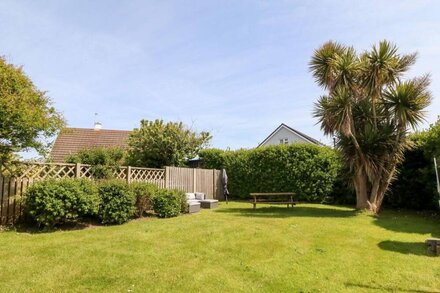 JACUMA, pet friendly, country holiday cottage in Rhosneigr