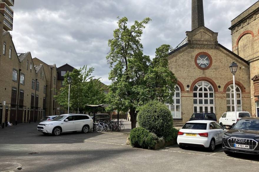 Lovely 2 Bedroom Flat Moments From Canada Water Tube Station
