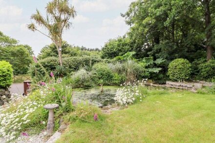 Tranquil six Sleeper Cottage on a Farm With Pool