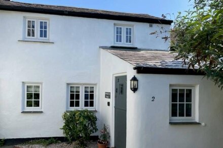 A Beautiful, dog Friendly 17th C Cottage Close to Beaches and SW Coast Path