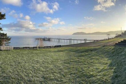 Fabulous Views, Castle, Sea, Mountain Dogs Welcome