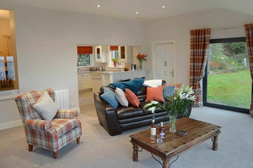 Beautiful private villa for 8 guests with WIFI, TV, terrace and parking