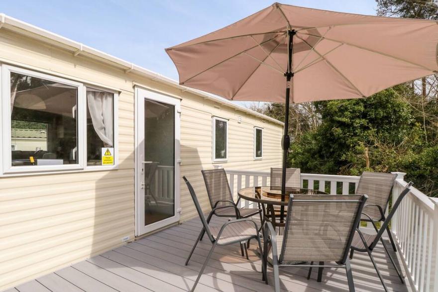 6, FOXBURROW HANG, family friendly, with pool in Belton, Norfolk