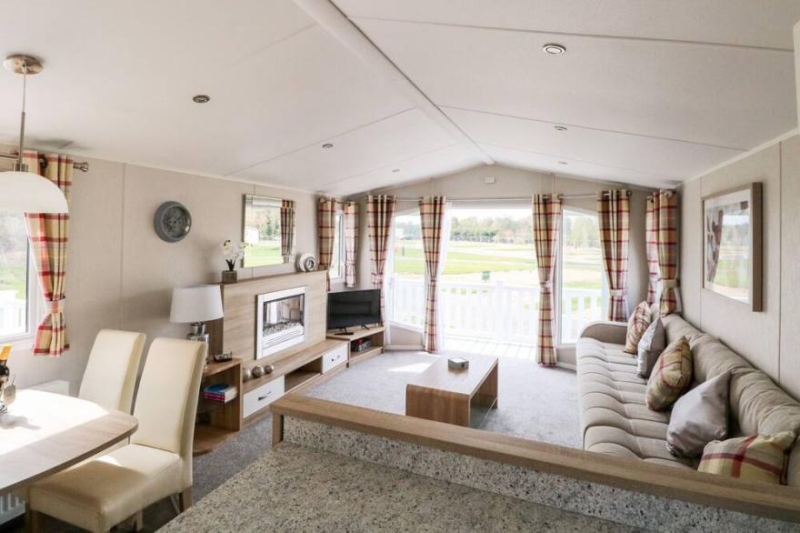 6, FOXBURROW HANG, family friendly, with pool in Belton, Norfolk