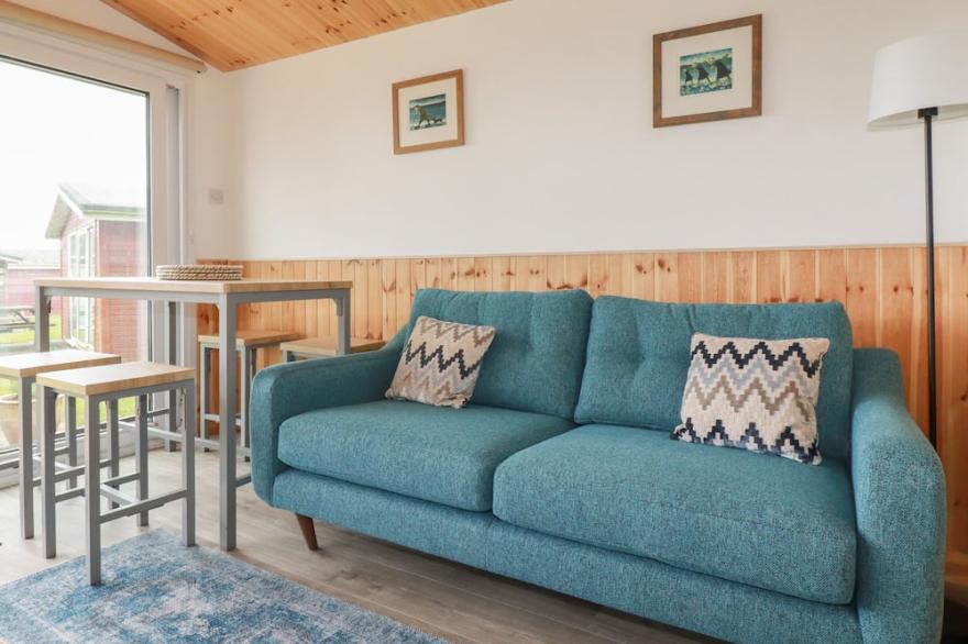 194 ATLANTIC BAYS, with a garden in St Merryn