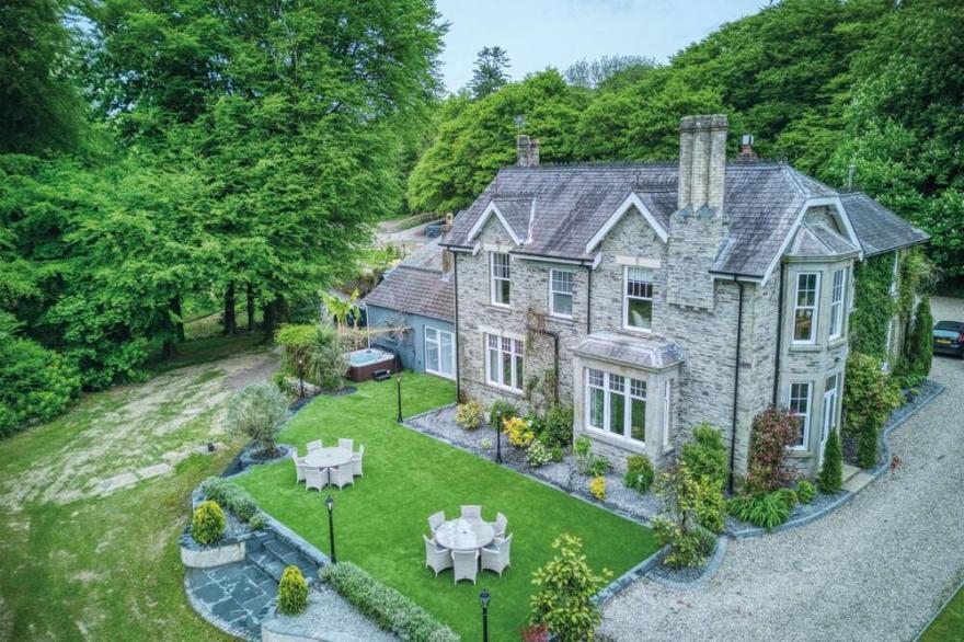 Hill House Country Estate - Princes Gate, Narberth