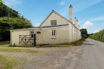 Delightful dog friendly two bedroom character countryside cottage