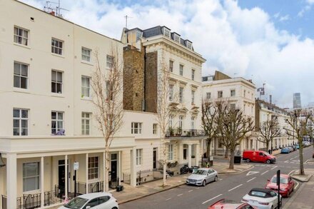 Beautiful Modern 2 Bedroom Flat Near Westminster!