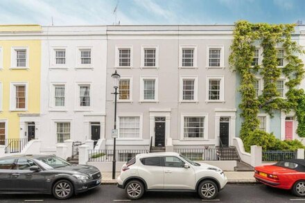 Stylish 3-bed flat w/ private terrace in Notting Hill, West London