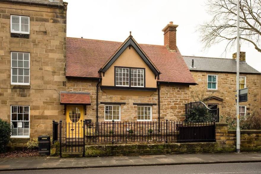 THE CRAFTSMAN'S COTTAGE - A Spacious 4 Bedroom Townhouse In The Heart Of Alnwick