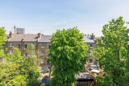 Hip Ladbroke Grove 1BR, nr Portobello Market & Station, by Blueground