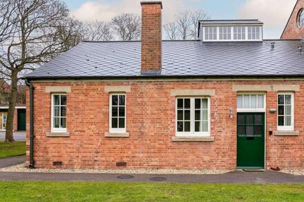 Betts ( Private Ensuite room) at Bicester Heritage