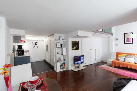 A Stylish 2 Bed, 2 Bath London Apartment