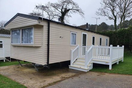 Cozy 3 bedroom family caravan