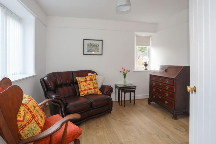STATION HOUSE, pet friendly, character holiday cottage in Rhosneigr