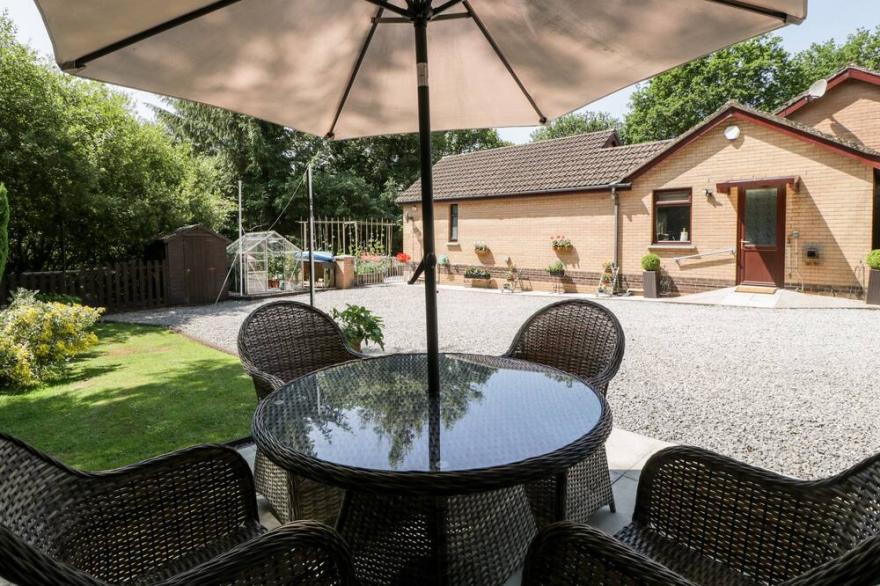 SWN Y NANT, Romantic, Character Holiday Cottage In Tondu