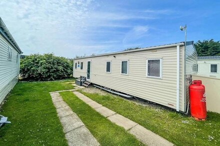 Lovely 8 berth caravan at Kessingland Beach, ref 90026SG