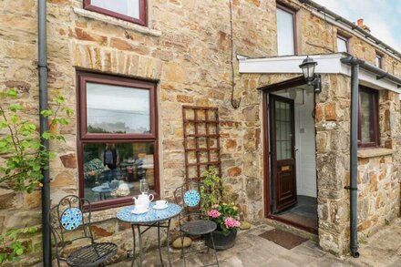 DUNNOCK COTTAGE, family friendly, with open fire in Broad Haven