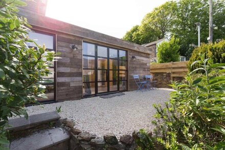 Cosy Cottage & Cabin, Central St Agnes