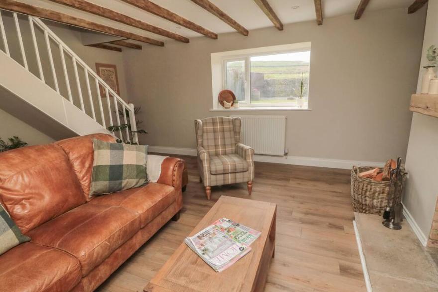 THE HOLLOW, pet friendly, character holiday cottage in West Woodburn