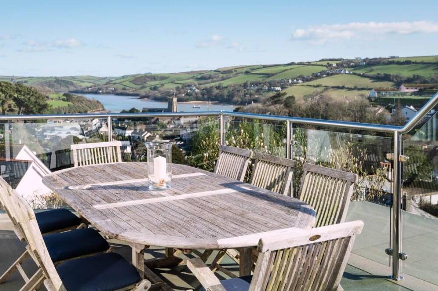 Treetops -  a beautiful & modern central Salcombe home with hot tub