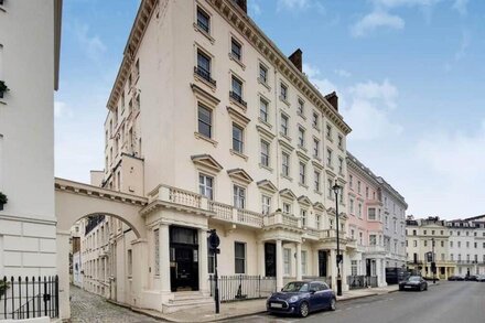 Lovely 2-bedroom duplex apartment in Belgravia