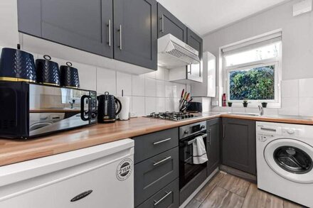 Terrific 1 BD Flat in London