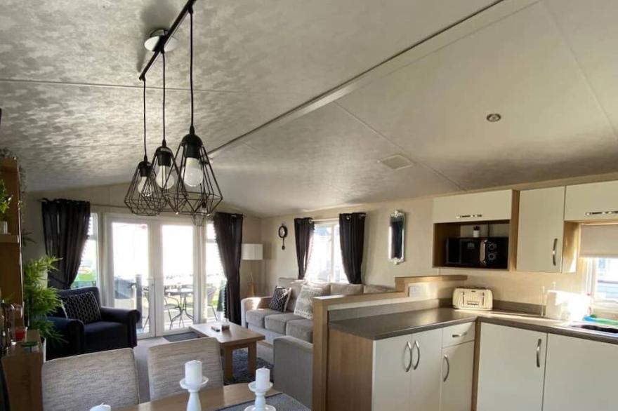 Modern Caravan at Lyons Robinhood
