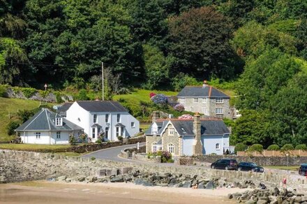 Cable Cottage -  a darling waterside cottage