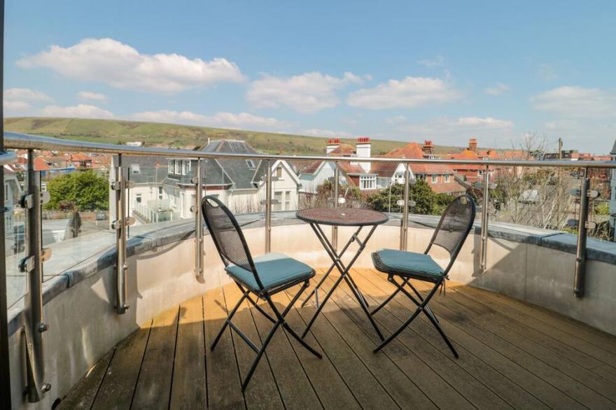 NUMBER 10 THE PENTHOUSE, Family Friendly In Swanage