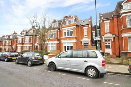 Centrally Located Beautiful Two-bed Flat IN London NW6