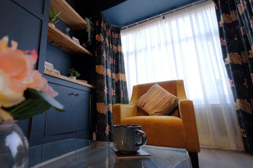 Crows Nest - Modern Apartment Near North Bay Beach
