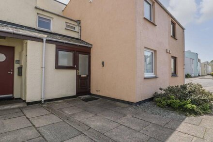 25 SOUTH SNOWDON WHARF, family friendly in Porthmadog