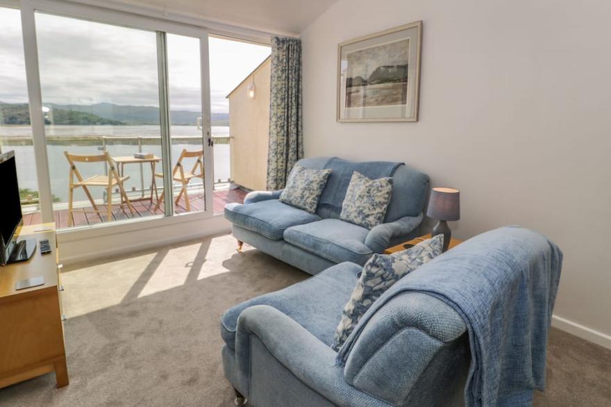 25 SOUTH SNOWDON WHARF, family friendly in Porthmadog