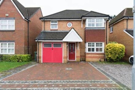 Modern 4 Bedroom Detached House in Cardiff