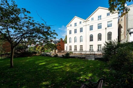 Prime central Exeter apartment - affordable luxury, quiet, private parking.