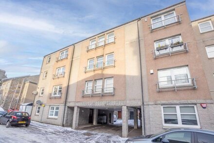 Pavlova House - 2 Bed Apartment in Aberdeen